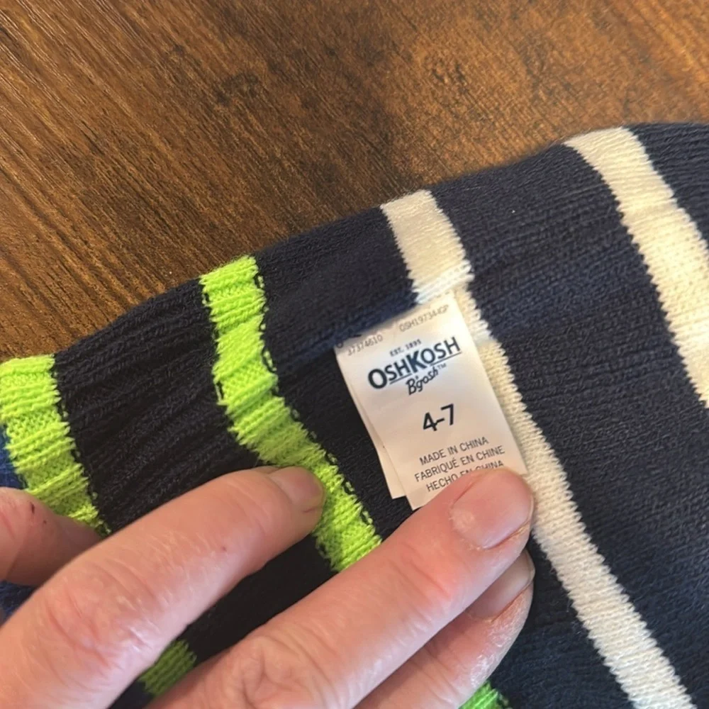 Reservable Osh Kosh Winter Hat Dinosaur lime green blue size 4-7 age